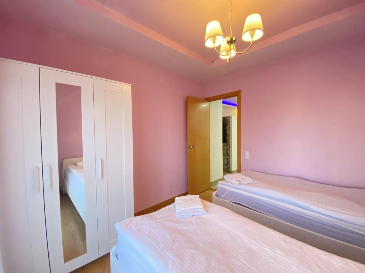 Entire New Apartment 20' From Barcelona Sabadell Exterior photo